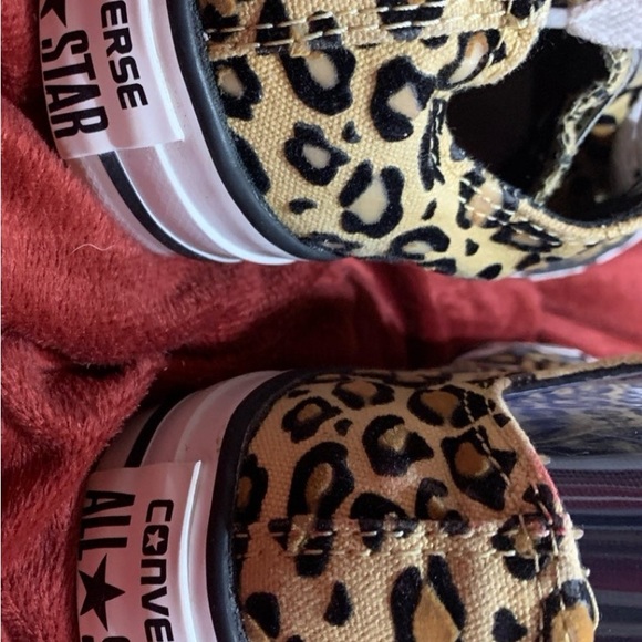 Sneakers - Picture 6 of 8